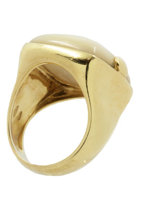 Bague-style-chevaliere-nacre-or-18k-occasion-7025