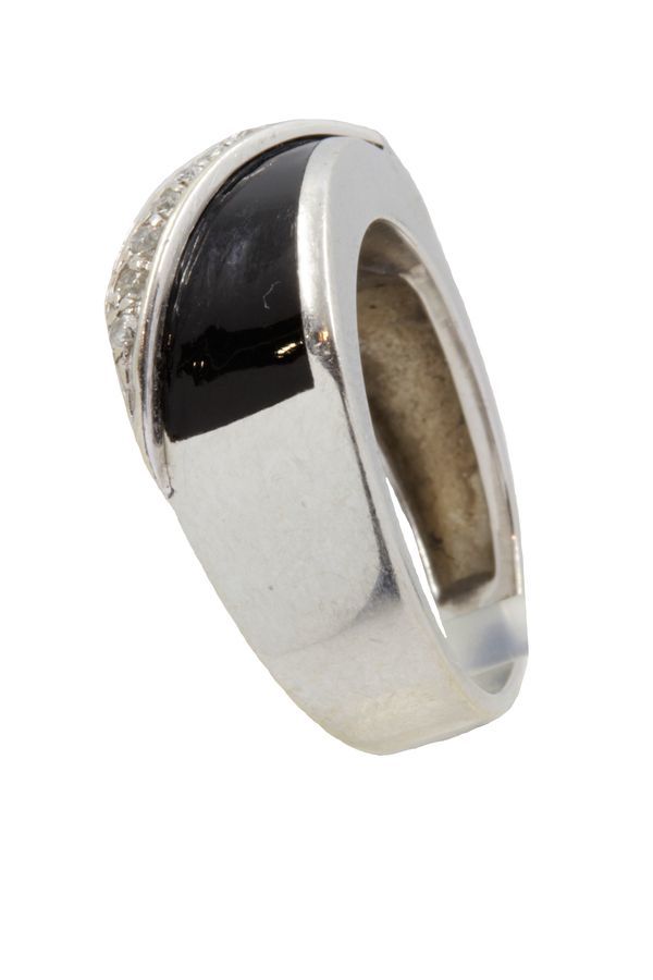 Bague-moderne-onyx-diamants-or-18k-occasion-8412