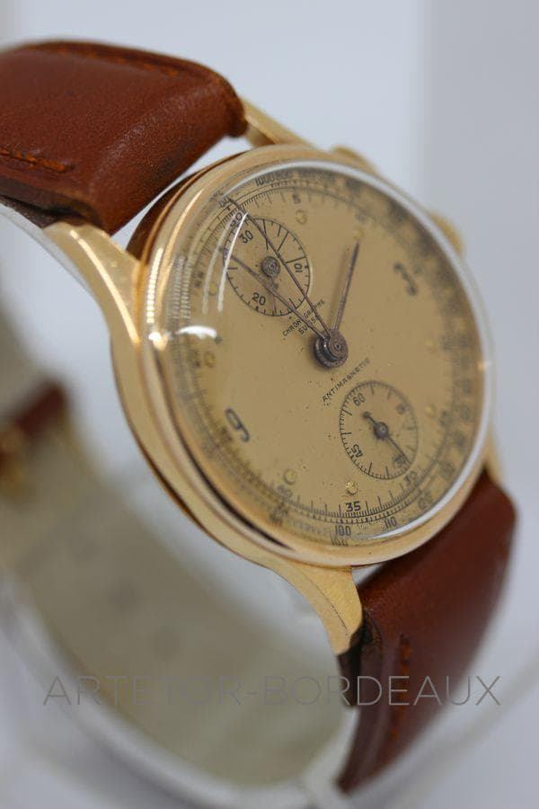 Chronographe Suisse boitier or 18 carats - photo 2