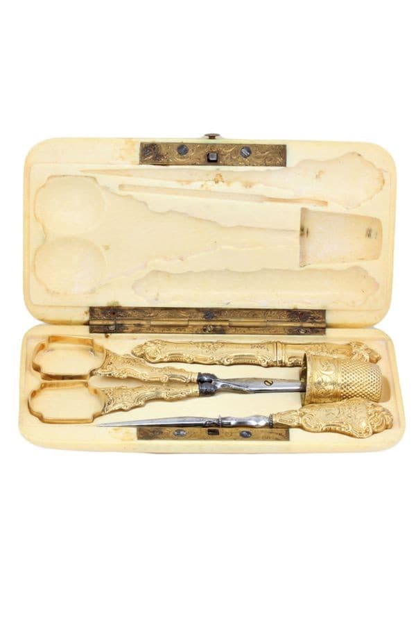 Necessaire A Couture Or et Ivoire - photo 2
