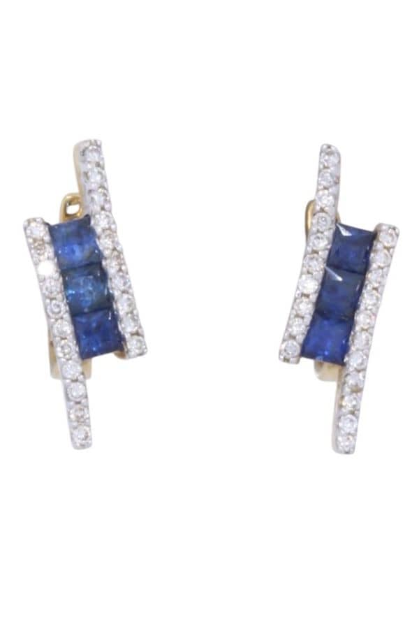 BOUCLES D'OREILLES MODERNES, photo 2 sur 3