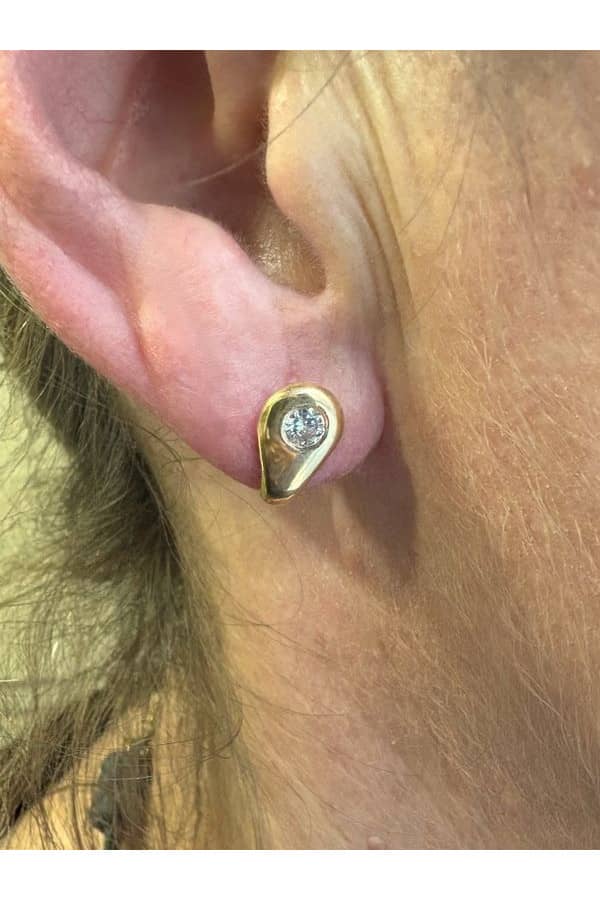 BOUCLES D'OREILLES MODERNE DIAMANTS, photo 2 sur 3